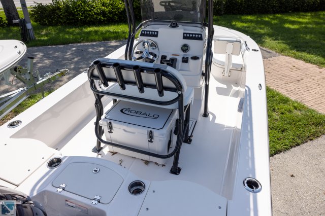 New 2024 Robalo 206 Cayman  Boat for sale